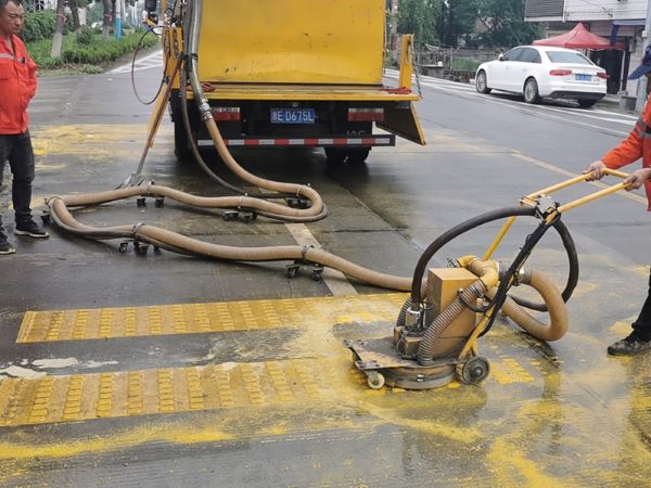 熱熔車(chē)位劃線(xiàn)的施工流程可按照這三個(gè)步驟來(lái)執(zhí)行